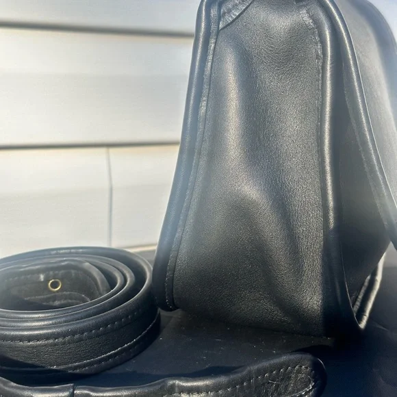 Vintage Coach legacy Small Flap - Picture 8 of 17